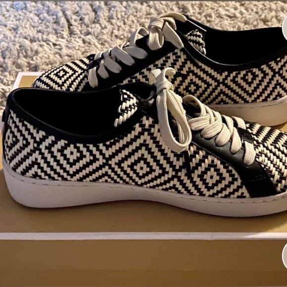 Michael Kors sneakers! Size 7 - Picture 2 of 2